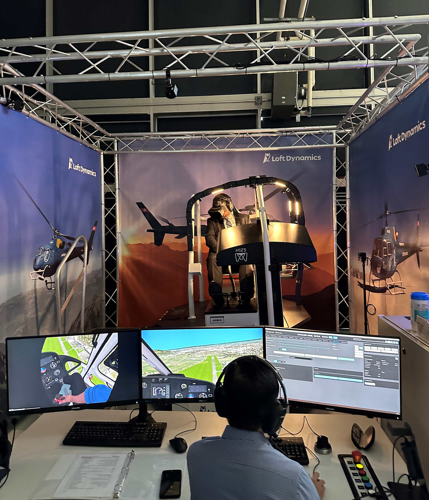 Loft Dynamics Demonstrates 360-degree Virtual Reality Helicopter Flight  Simulator