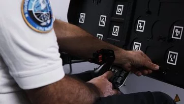 pilot hands